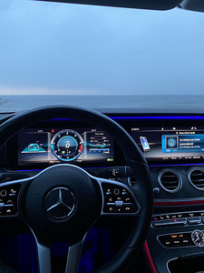 Mercedes Benz E220 AMG 4matic 2020 Warranty 2025 (3 foto / 11)