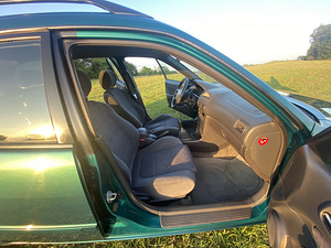 Toyota Corolla 1.6 VVT-i 16 valve 81kW (10 foto / 15)