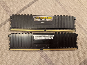 Corsair Vengeance 16GB (2x8GB) 3000MHz CL16 DDR4 (1 foto / 1)