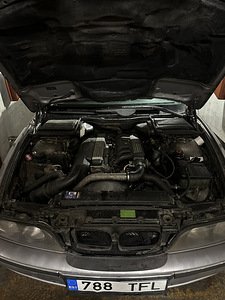 BMW 525TDS (6 фото из 6)