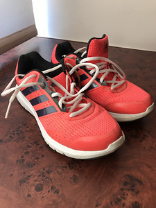 Adidas Кроссовки (2 фото из 3)