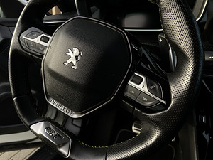 Peugeot 2008 GT-Line 1.2 96kW (6 foto / 11)