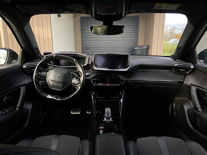 Peugeot 2008 GT-Line 1.2 96kW (2 foto / 11)