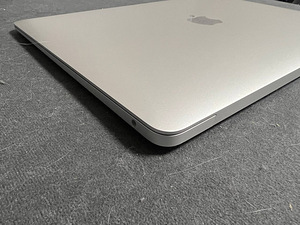 MacBook Air M1 2020 256GB/8GB (9 foto / 9)