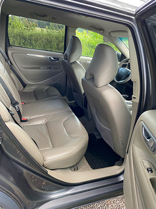Volvo XC70 2.4D 136kw (7 foto / 10)
