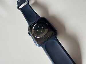 Apple Watch 6 44mm (2 foto / 4)