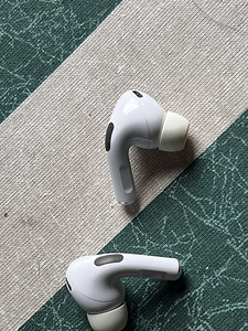 Airpods Pro 2 vasak ja parem klapp (2 foto / 2)