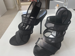 Gucci обувь (2 фото из 3)