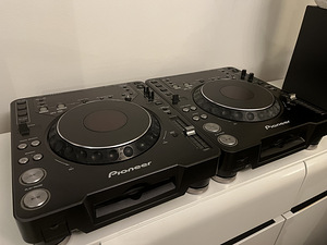 Pioneer CDJ 1000 MK3 mängijad (2 foto / 2)