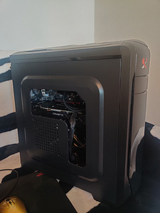 Gaming computer + monitor + headphones + mouse + keyboard (4 foto / 6)