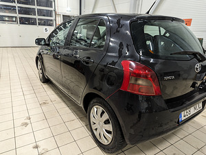 Toyota Yaris 1.4 D4D (3 foto / 8)