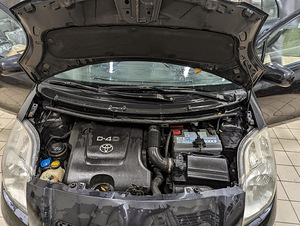 Toyota Yaris 1.4 D4D (8 foto / 8)