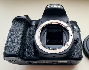 Canon EOS 70D Body (3 foto / 9)