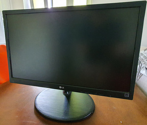 LG FULL HD monitor + kõik juhtmed (1 foto / 3)