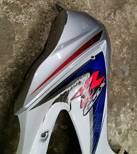 Suzuki GSX-R1000 2008 kahjustatud parempoolne plastik (2 foto / 2)