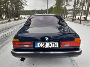 BMW 730i (6 foto / 11)