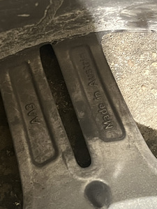 Audi r17 + Triangle 235/45/17 5mm (6 foto / 8)