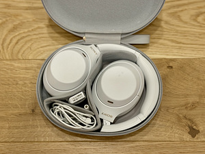 Sony WH-1000XM4 — WHITE Limited Edition (3 foto / 3)