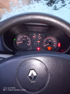 Renault Clio 2 (7 фото из 10)