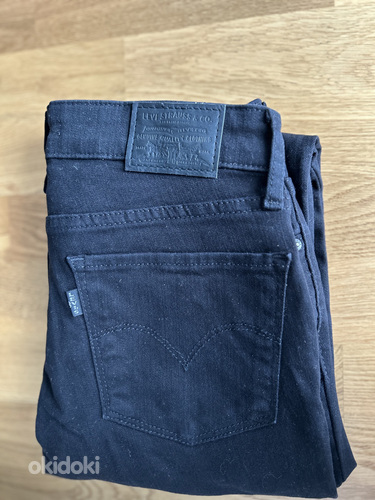 Женские джинсы Levis skinny 26