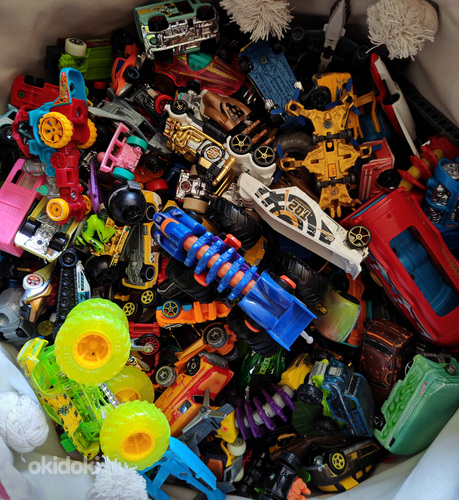 Машинки маленькие, HotWheels и подобные