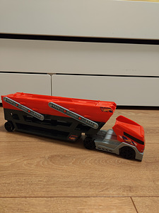 Hot Wheels автотрейлер (3 фото из 3)