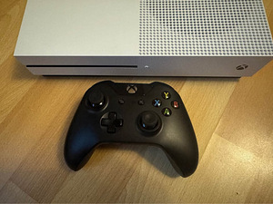 XBOX One S 1TB + геймпад + 3 игры (2 фото из 8)