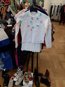 Много одежды для девочки Moschino, Blumarine (6 фото из 10)
