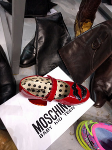 Moschino lakknahast kingad, suurus 29 (2 foto / 3)