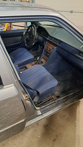 Mercedes-Benz 200d (6 foto / 7)