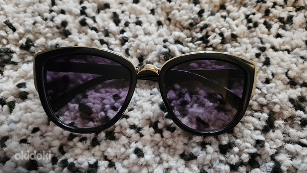 Солнцезащитные очки, продвигаемые Malluka. (фото #1)