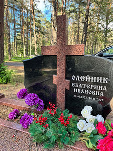 ПАМЯТНИКИ И ОГРАДЫ (4 фото из 10)