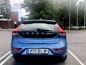 Volvo V40 D2 88 кВт 2016 мануал (2 фото из 11)