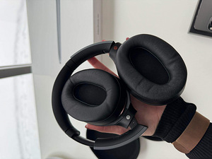 Sony Wireless Headphones WH-1000XM2 (2 foto / 3)