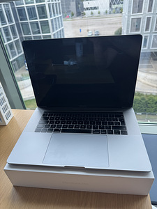 Macbook Pro 15" 2018 2.2GHz/16GB (2 foto / 4)