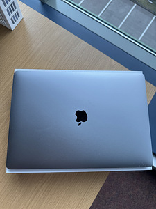 Macbook Pro 15" 2018 2.2GHz/16GB (3 foto / 4)