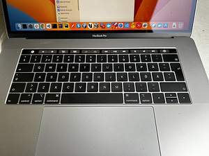 MacBook Pro 15’’ 2018 i7 16GB 500GB SSD aku 6-8h touchbar (5 foto / 6)