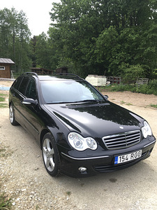 Mercedes-Benz C 320 Avantgarde 3.0 V6 165kW (2 foto / 8)