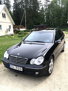 Mercedes-Benz C 320 Avantgarde 3.0 V6 165kW (6 foto / 12)