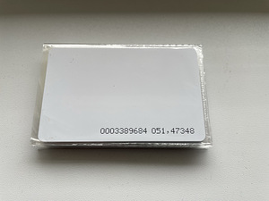 RFID-считыватель и карты (3 фото из 3)
