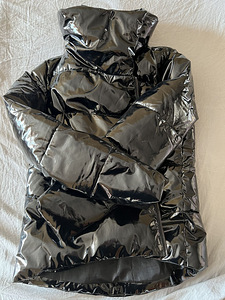Женская куртка (3 фото из 4)