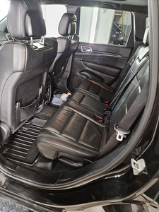 Jeep Grand Cherokee (9 foto / 14)