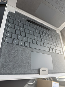 Microsoft Surface Pro 8 / Pro X Signature Keyboard Ice Blue (3 foto / 3)