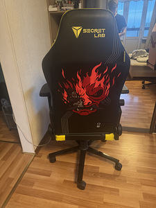 Secretlab TITAN киберпанк (2 фото из 2)