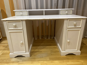 Продам письменный стол (1 фото из 3)