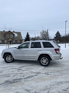 Jeep Grand Cherokee Overland (4 foto / 6)