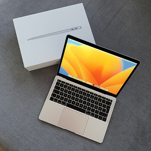 MacBook Air / 13" / 2019 / Space Gray / 128GB (1 foto / 5)