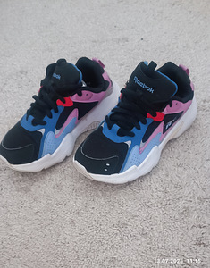 Кроссовки Reebok 37,5 (2 фото из 3)