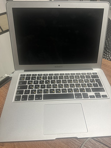 MacBook Air (3 foto / 4)