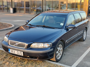 Volvo V70 (1 фото из 10)